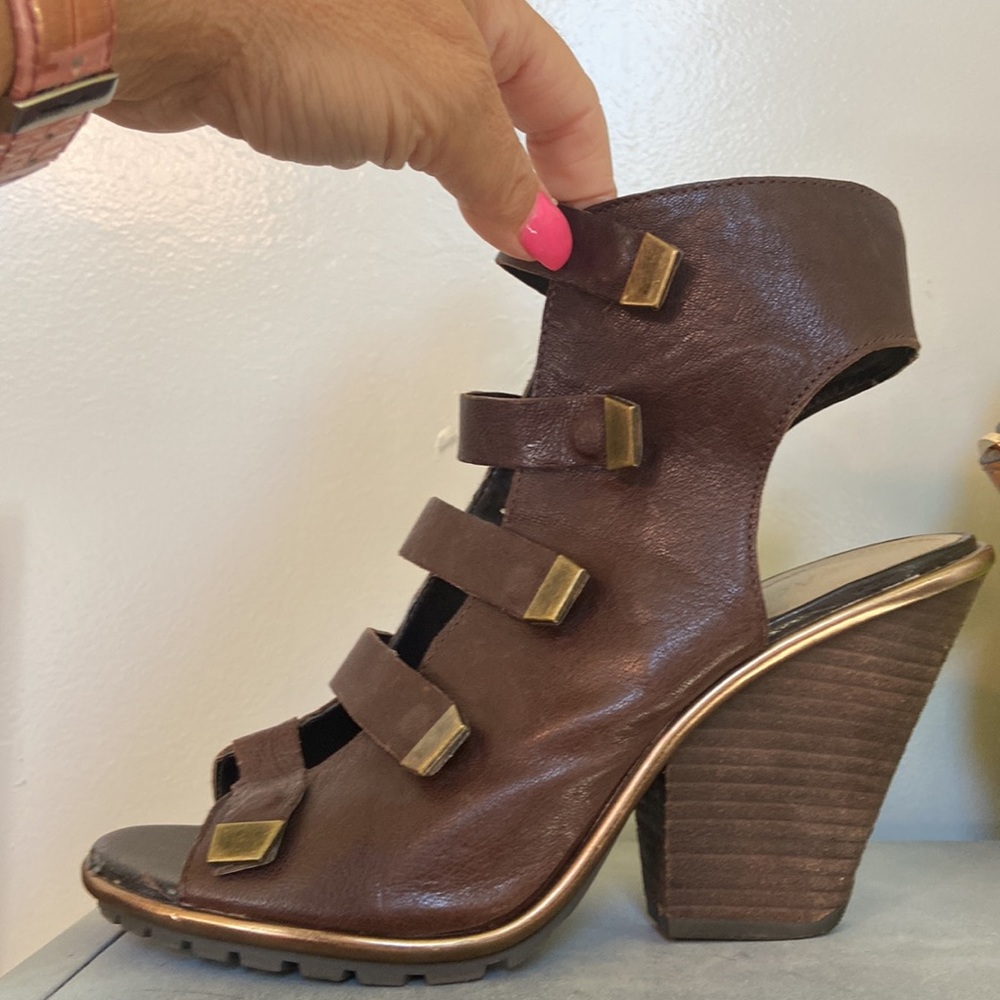 Reaction Kenneth Cole Brown leather strappy booties sandals 9.5